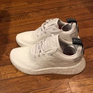 Adidas women’s NMD R2 size 6